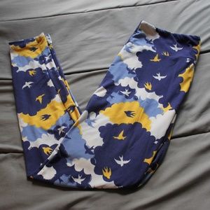 LuLaRoe Tall and Curvy Leggings - Birds and Sky
